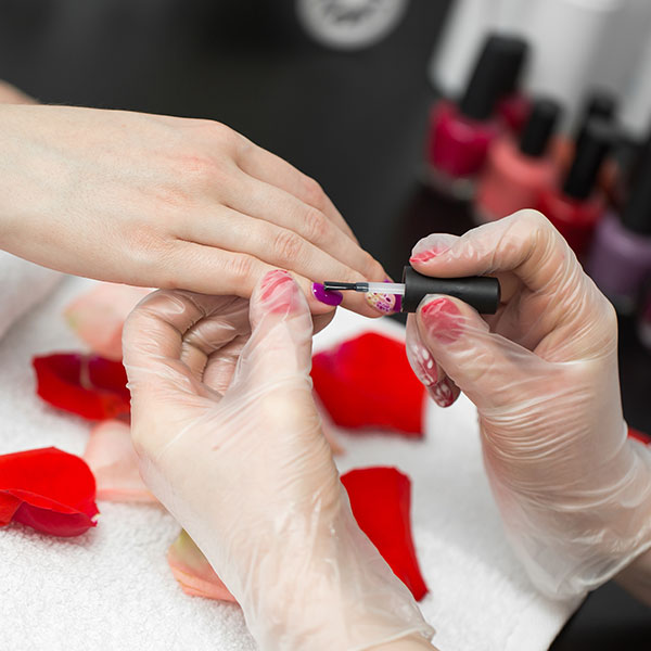 LUXX NAIL LOUNGE (4)